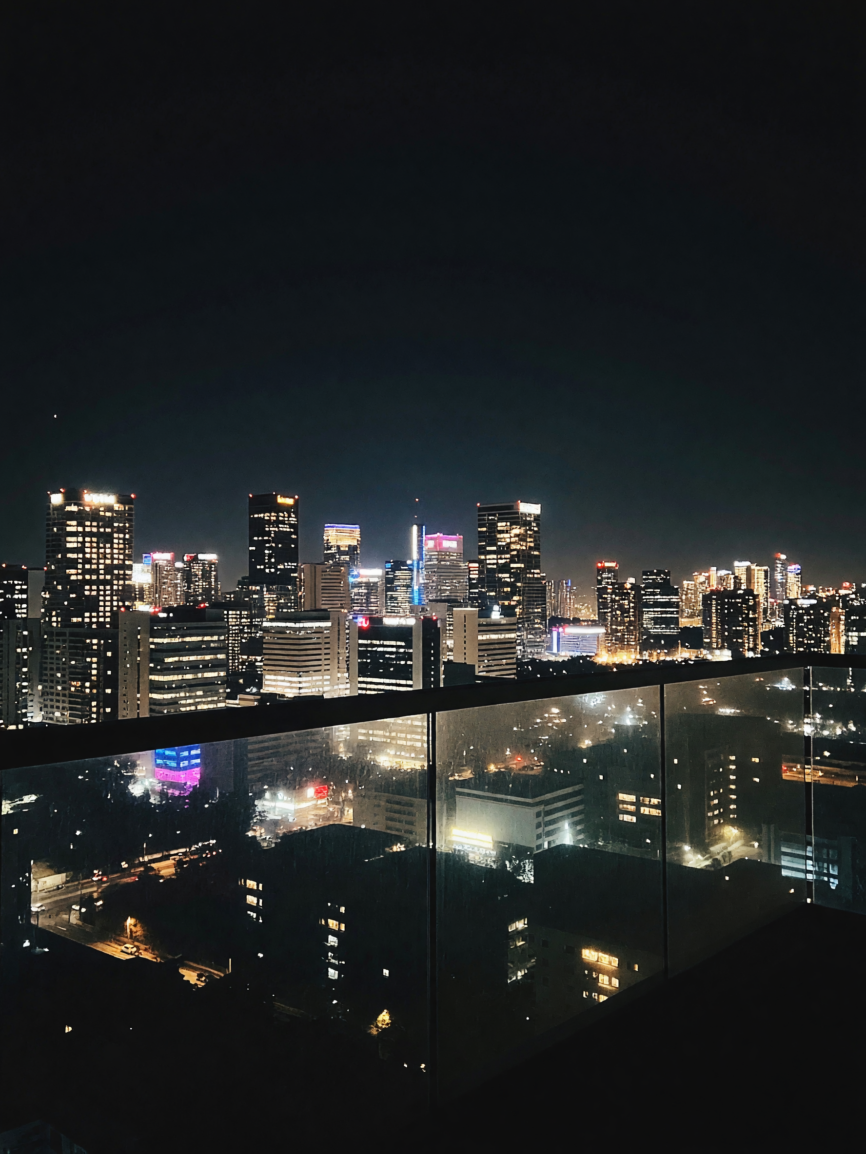 city lights from the 18th floor and zero plans till checkout #hotelview #quietni