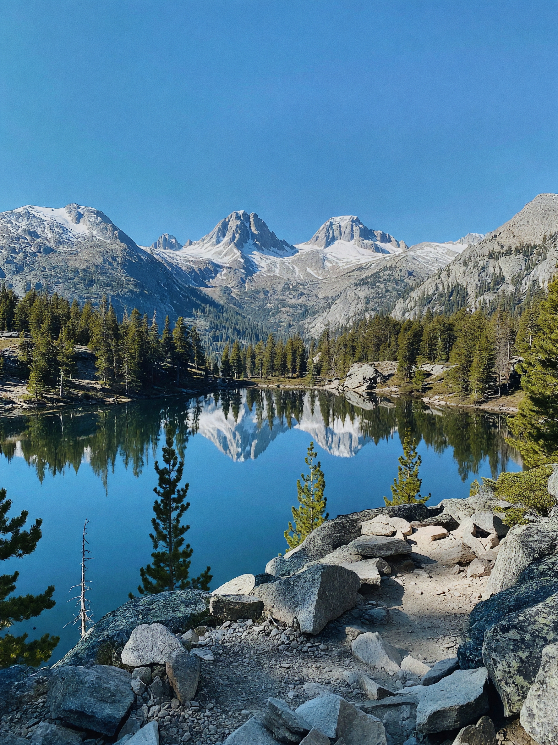made it to the top and the lake reflection is unreal, totally worth the early hi