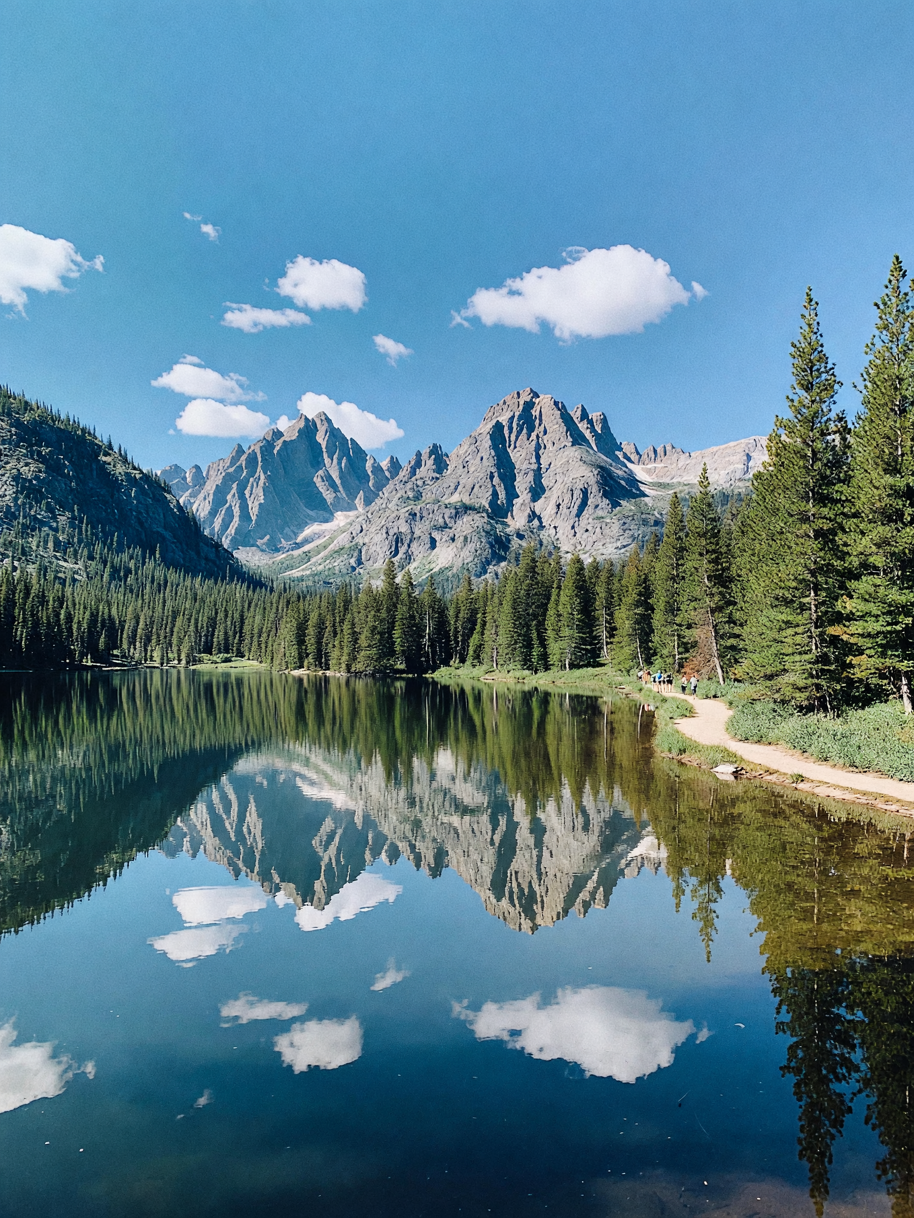 this lake still water is something else, completely still except for a few ducks gliding by. hiking 