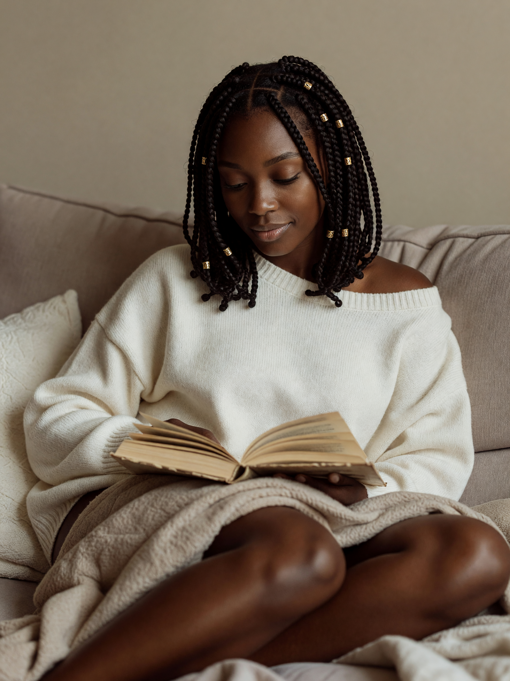 Trying to finish this chapter but the sweater keeps sliding and the blanket keep