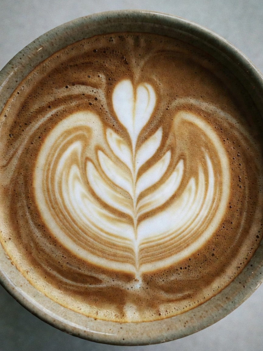 Morning pages and the prettiest latte art to start the day. this oat milk matcha